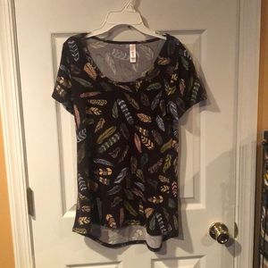 LuLaRoe shirt w/ leaf design